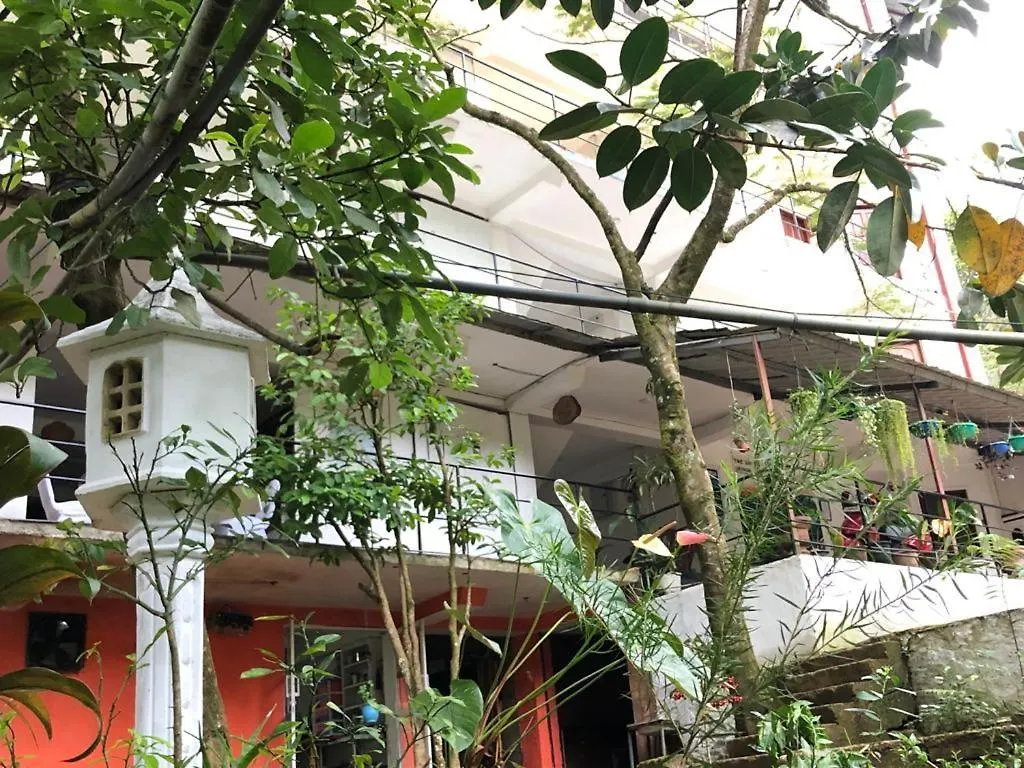 Gasthof White House Riverside Retreat Nallathanniya